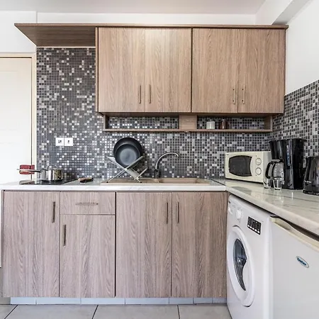 Apartment Made With 1-br By Finikoudes Larnaca