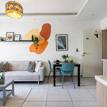 Made With 1-br By Finikoudes Apartment Larnaca