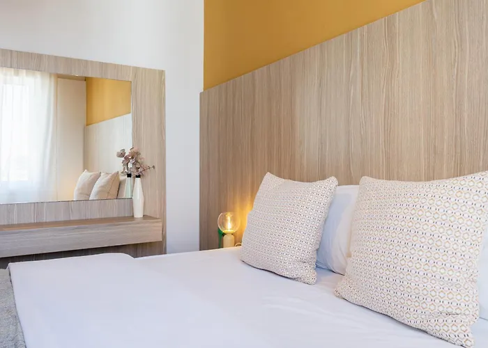 Made With 1-br By Finikoudes Apartment Larnaca