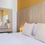 Made With 1-br By Finikoudes Apartment Larnaca