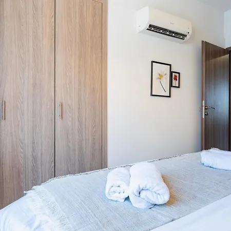 Made With 1-br By Finikoudes Apartment *